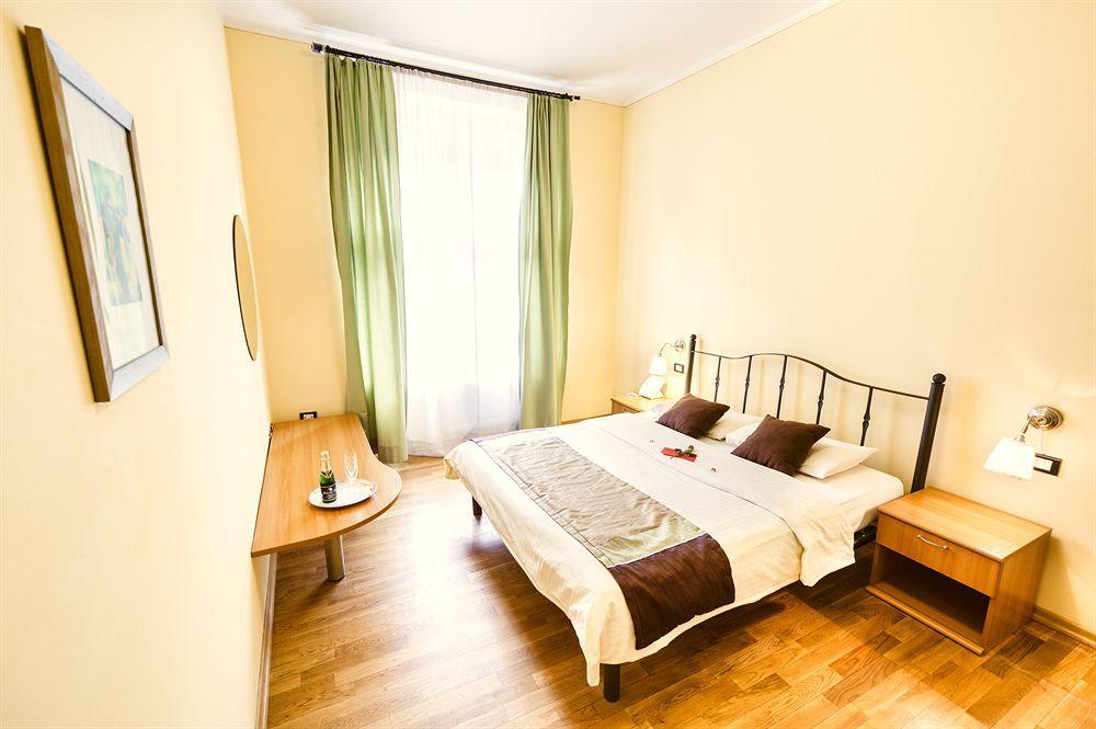 Central Hotel Tiepolo Praag Buitenkant foto